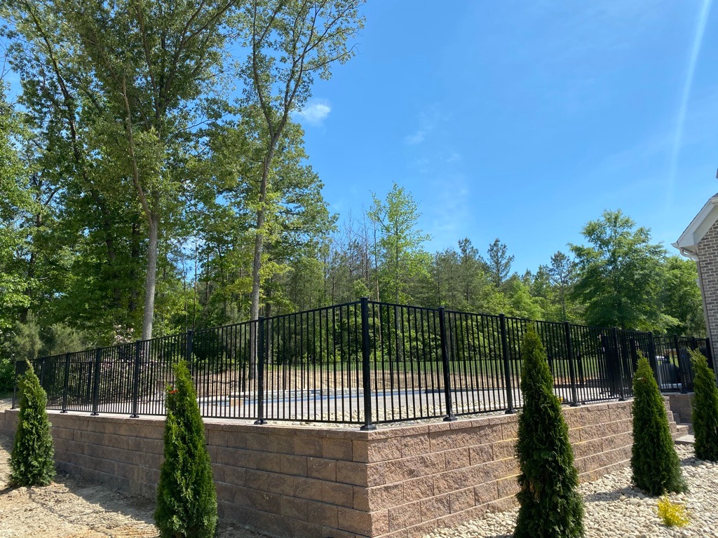 Flat Top (3-Rail) Aluminum Fences